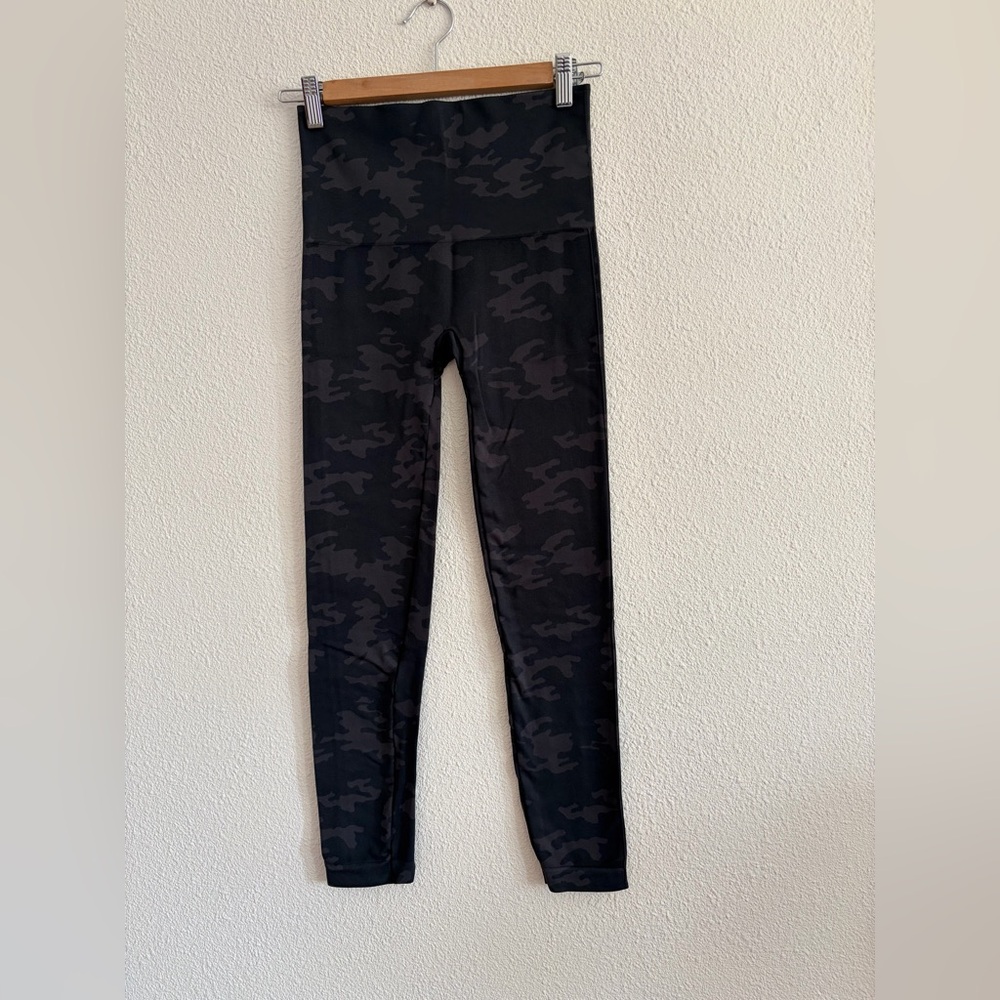 SPANX look at me now camo leggings size large